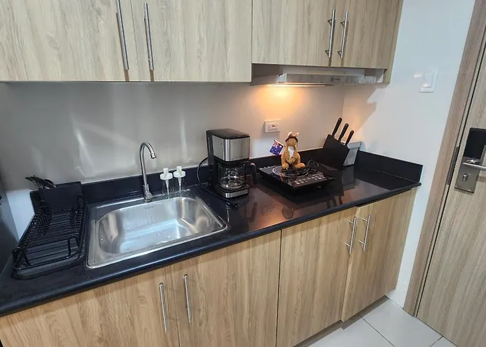 1br Breeze Residences Near Moa With Pool And Balcony Apartment