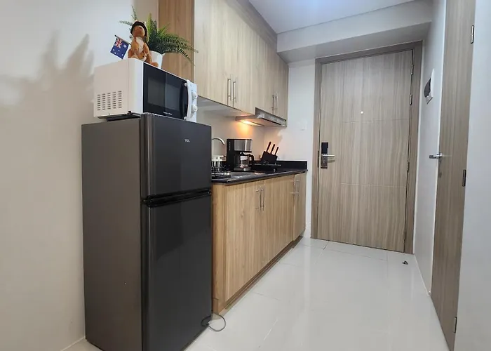 1br Breeze Residences Near Moa With Pool And Balcony Apartment